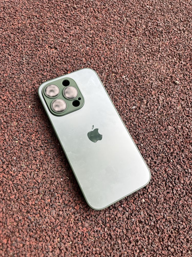 Продам 2 чехла на iphone 15 pro