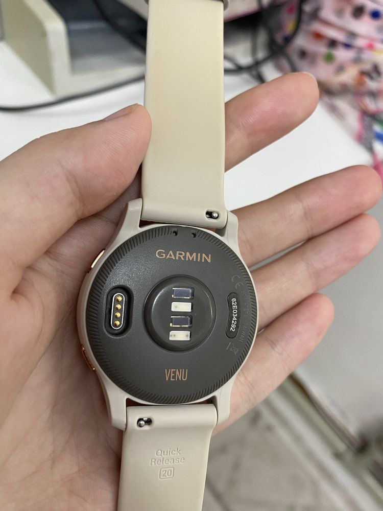 Продам смартчасы Garmin Venu