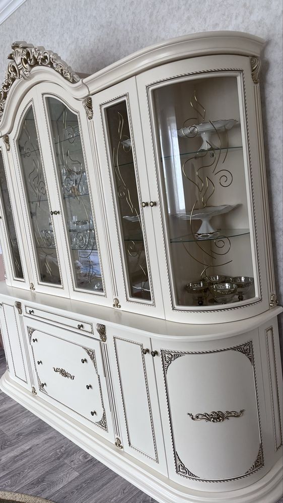Буфет, горка, стенка , продам буфет за 220000