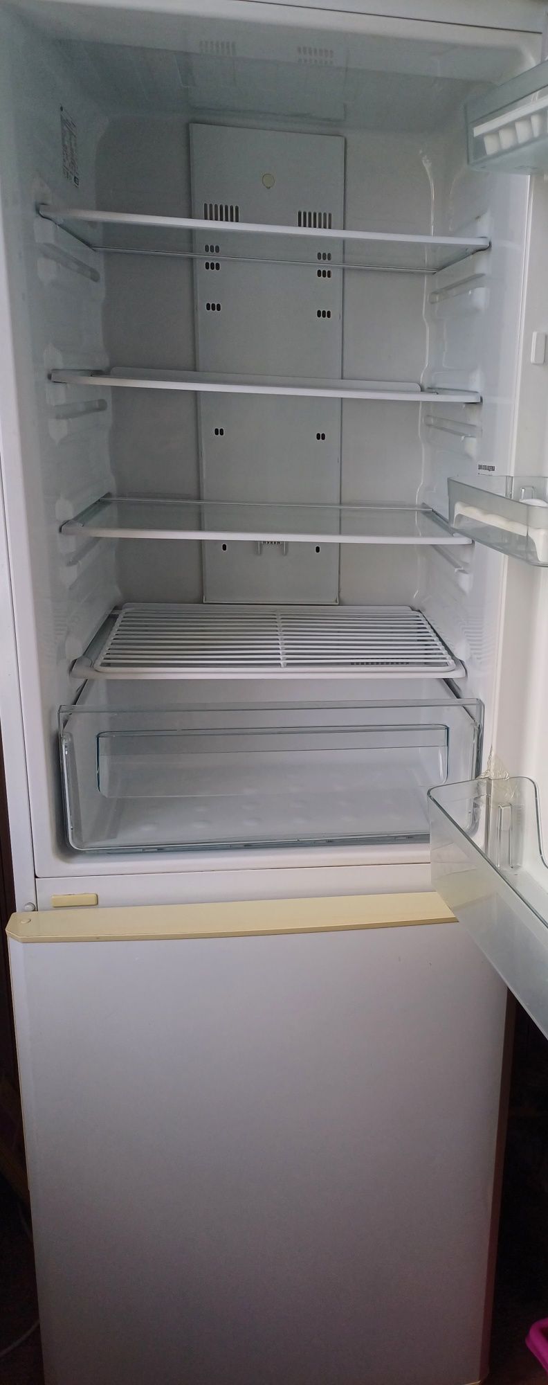 Продам холодильник SAMSUNG  NO FROST