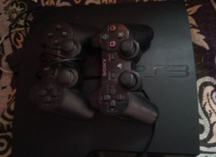 PlayStation 3 и что на фото продам