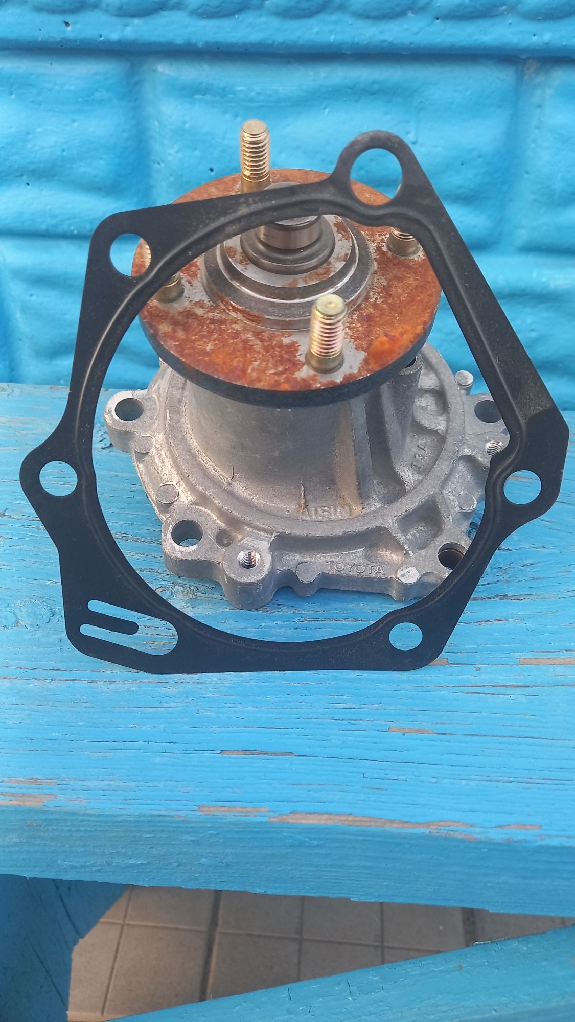 Помпа на Toyota 80-100