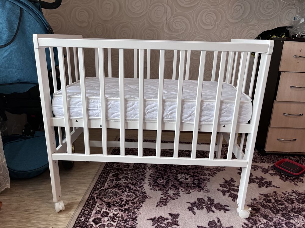 Продам абсолютно новую кроватку