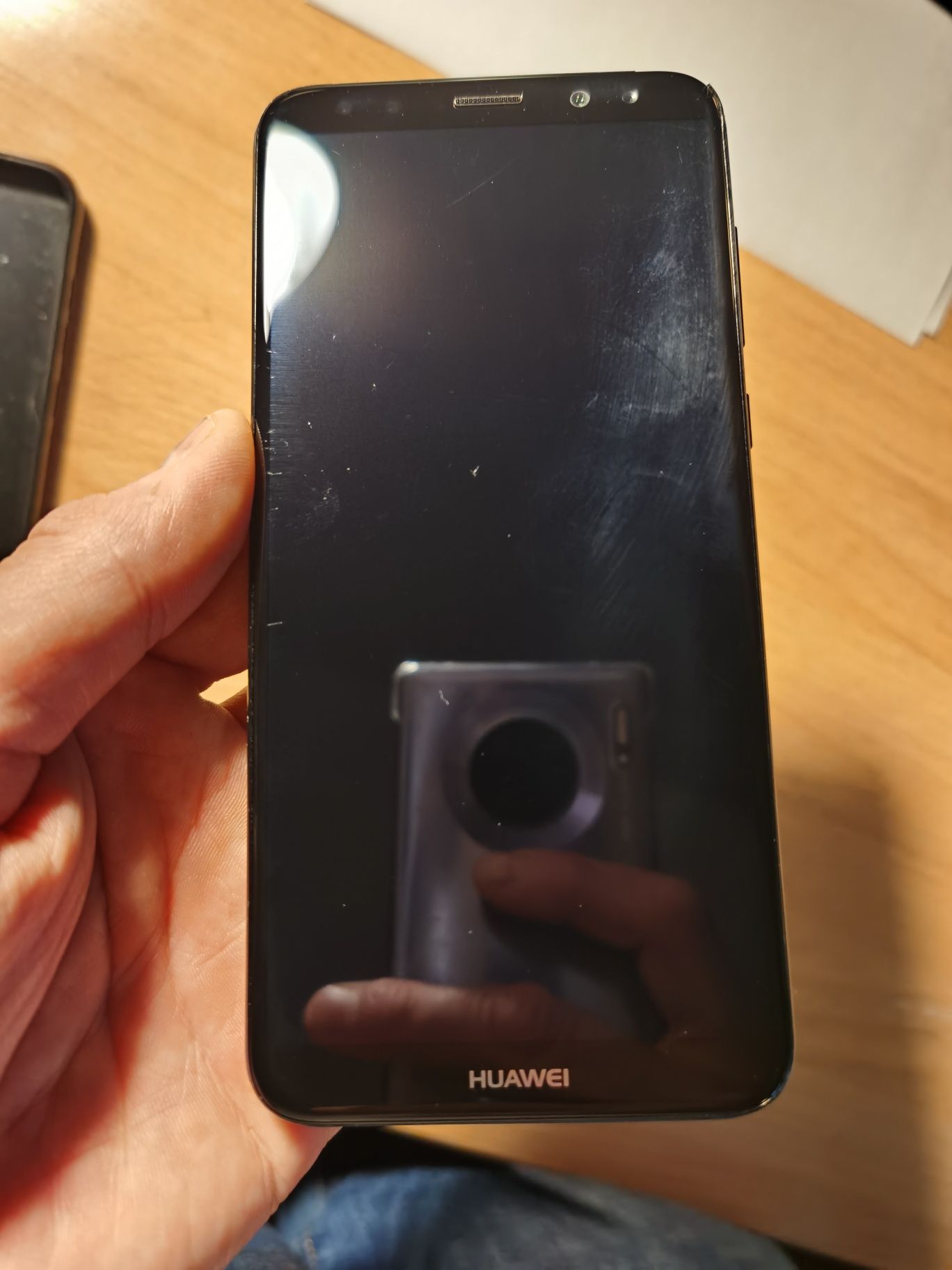 Huawei Mate 10 lite не включается