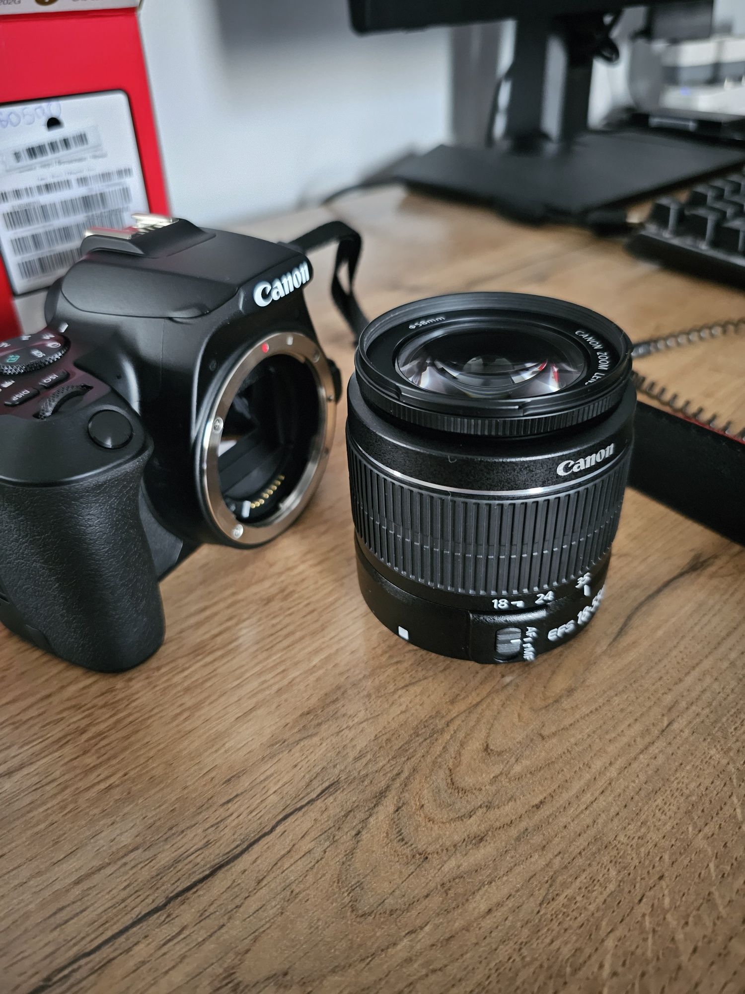 Объектив Canon EF-S 18-55mm f/3.5-5.6 III