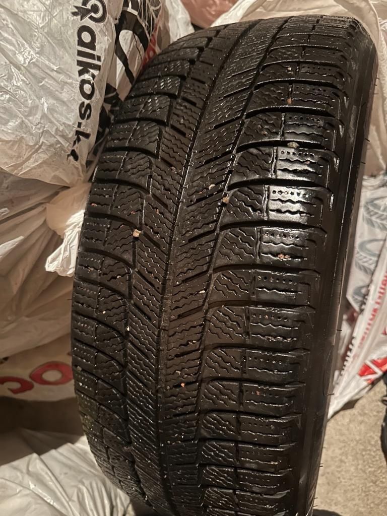 Шины  Michelin зимние 225/60/17  б/у