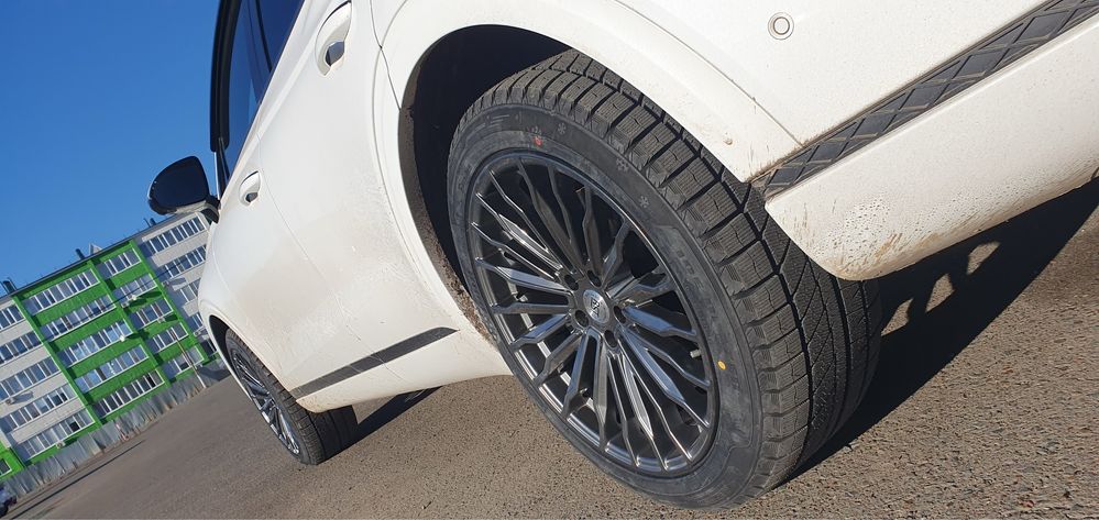 Продам комплект зимних фрикционных шин Sailun Ice Blazer Arctic