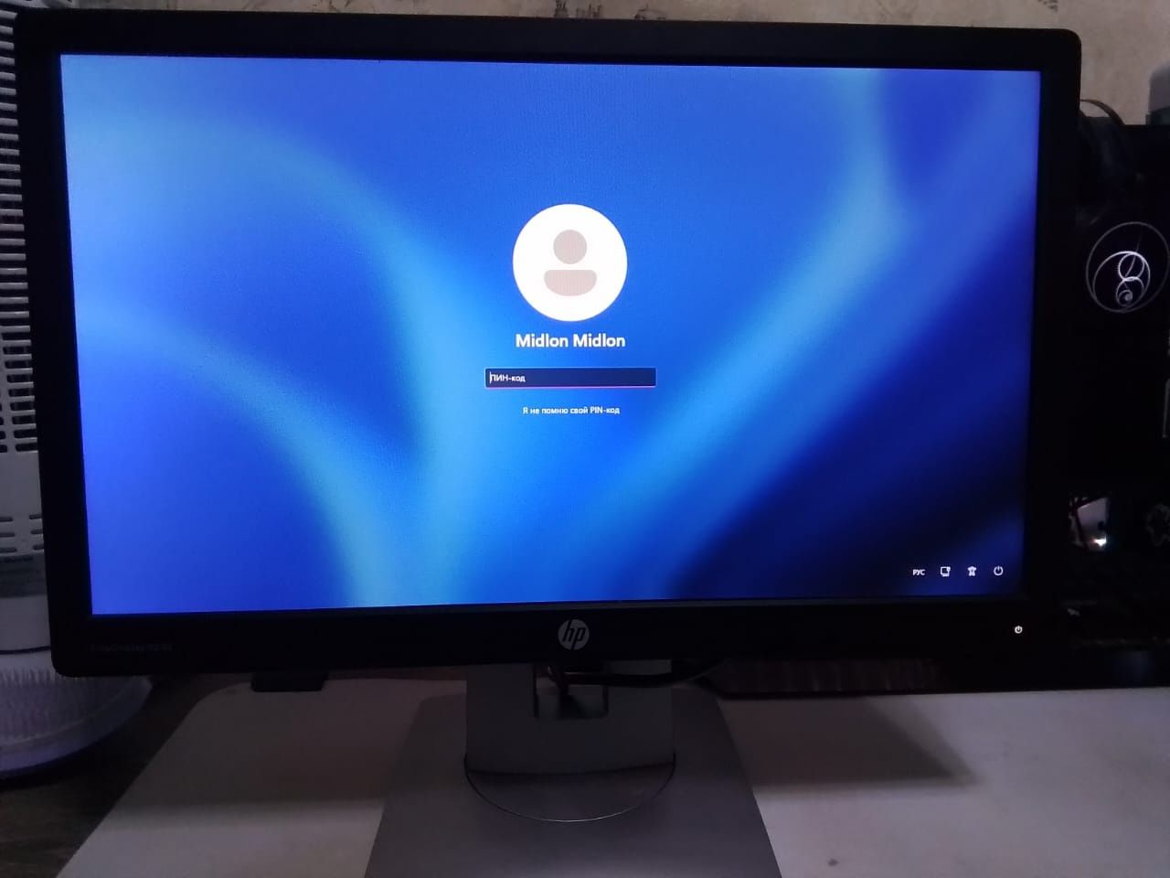 Продам компьютер вместе с двумя мониторами мышкой и клавиатурой