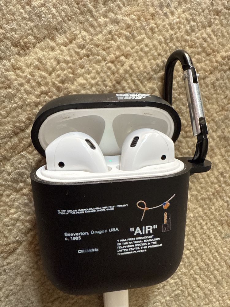 Airpods 2 нушник оргиналныи хорошыи качества новыи белый цвета компакн