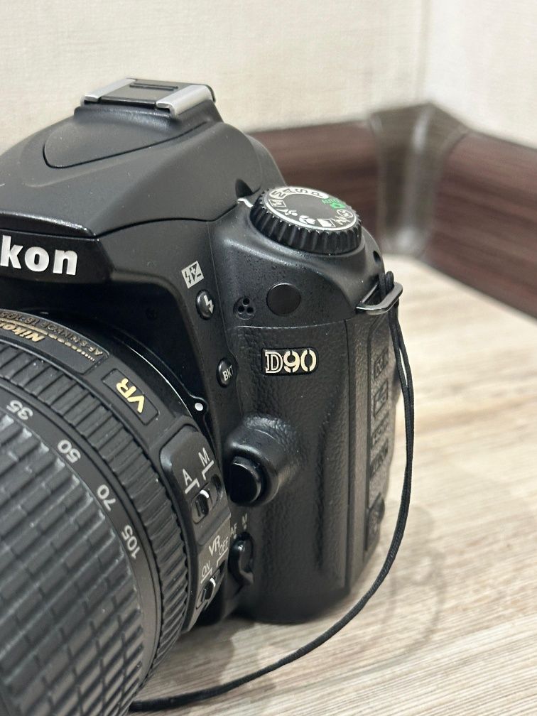 Зеркальная камера Nikon D90