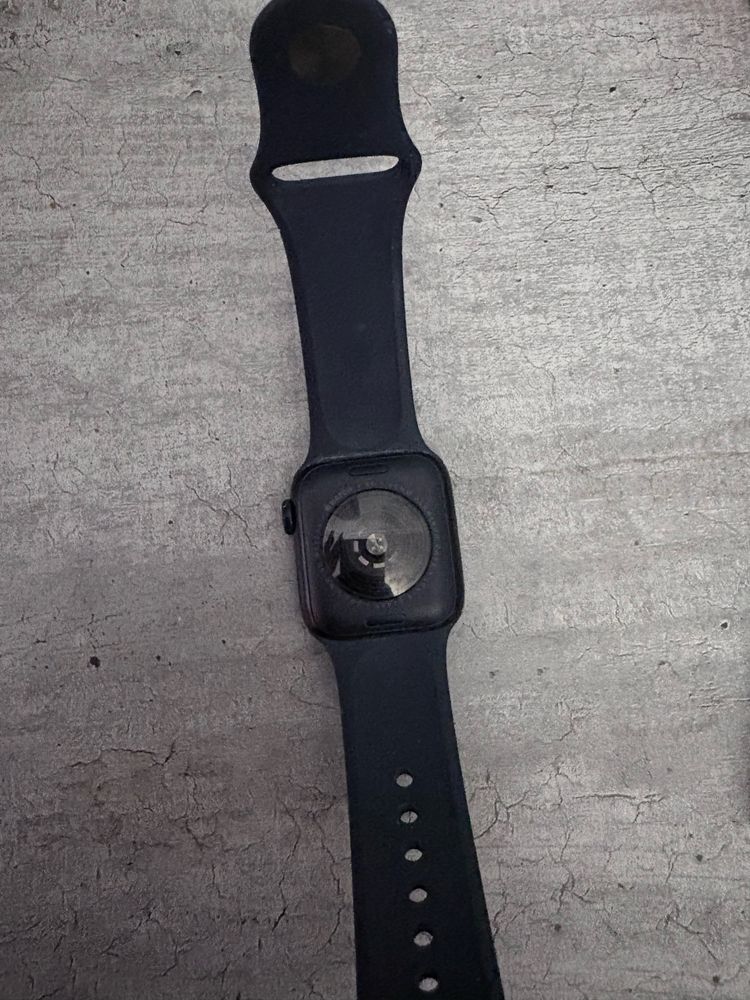 Срочно: Продам Apple Watch SE2