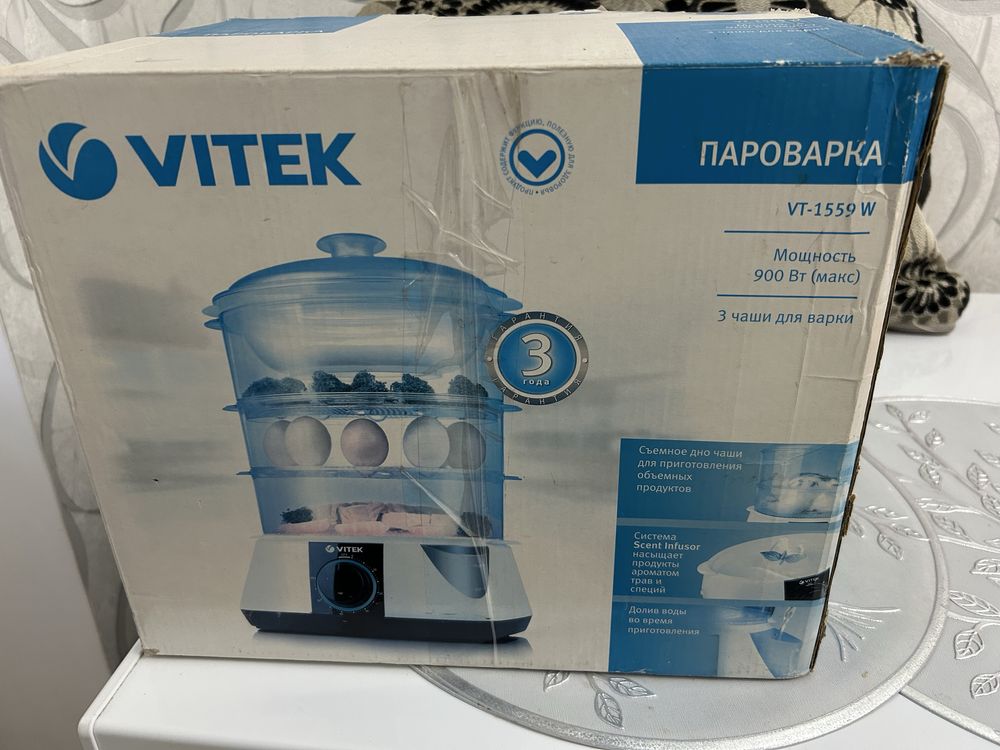 Пароварка Vitek, в рабочем состоянии.