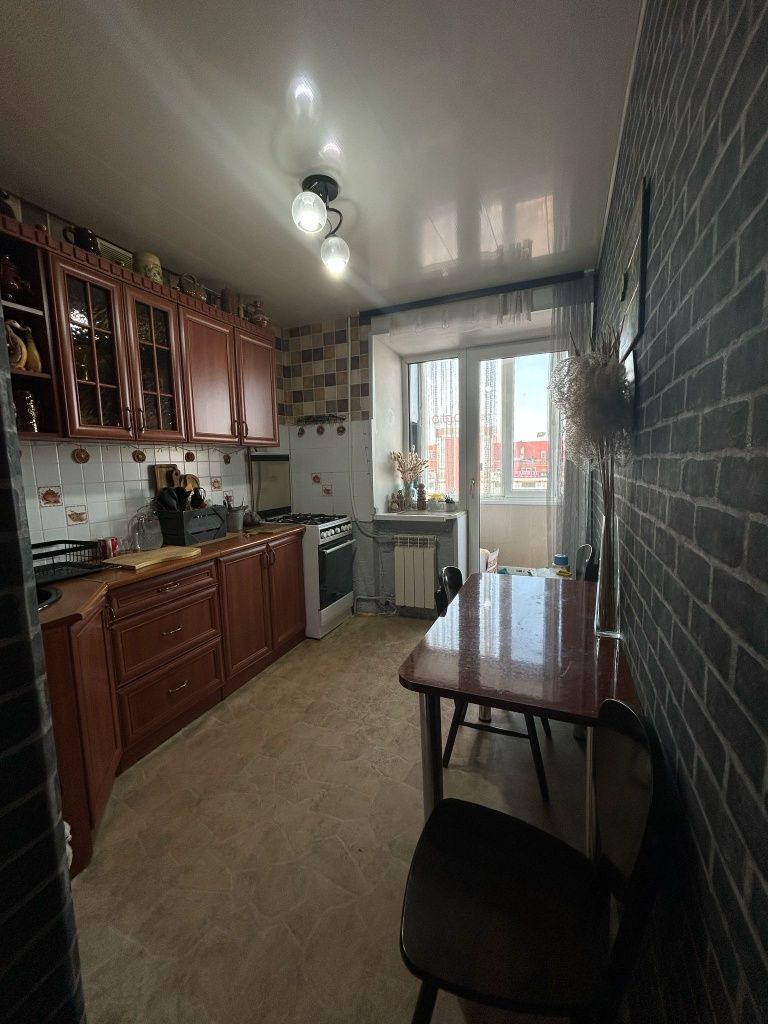 Продам 2 ком кв 53 м2 на универмаге