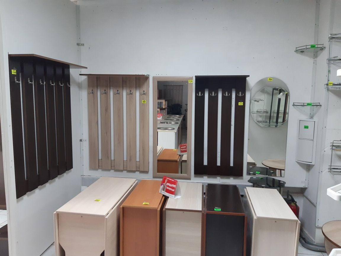 Продам вешалки для прихожей