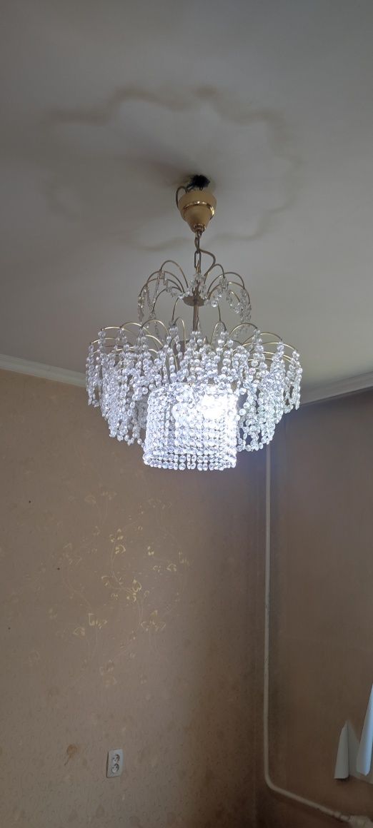 Продам срочно люстра