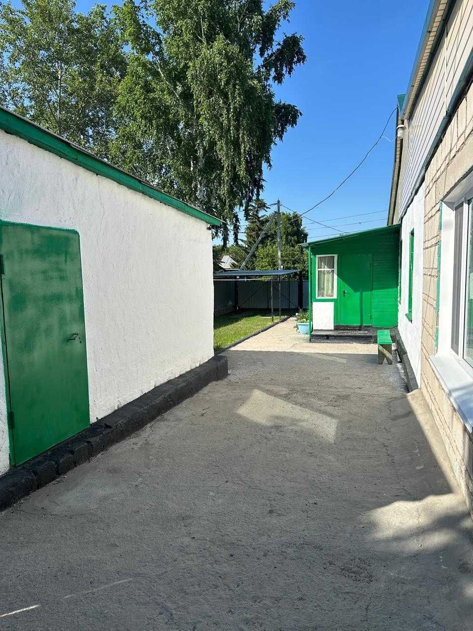 Продается  недалеко от центра 5 комнатный дом с хорошим ремонтом