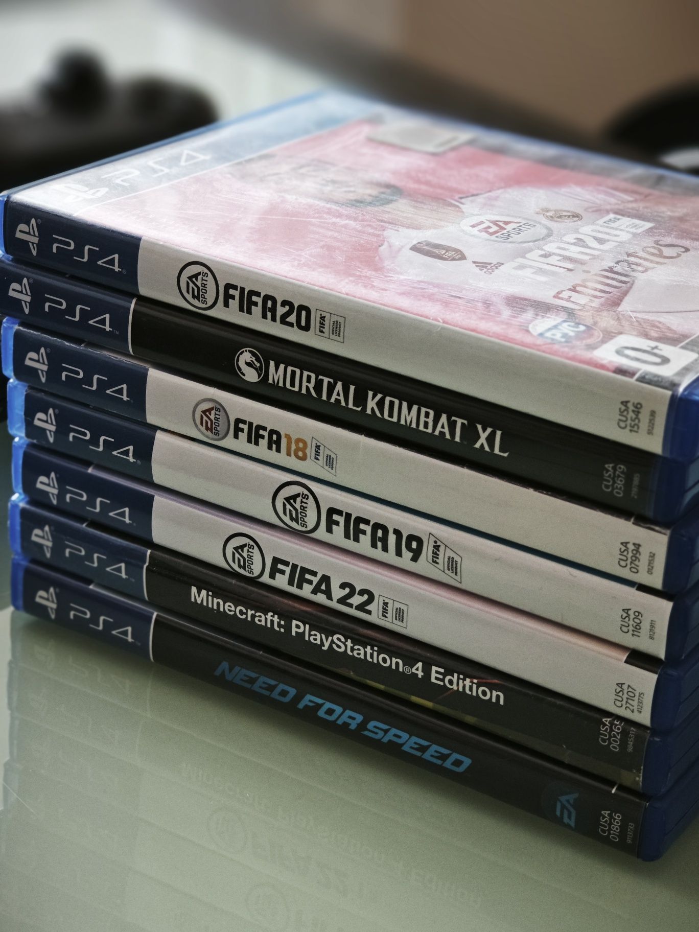 Продам PlayStation 4