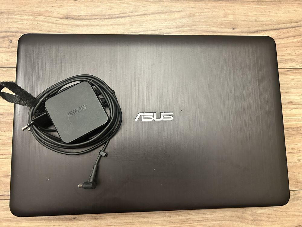 Ноутбук Asus в хорошем состоянии