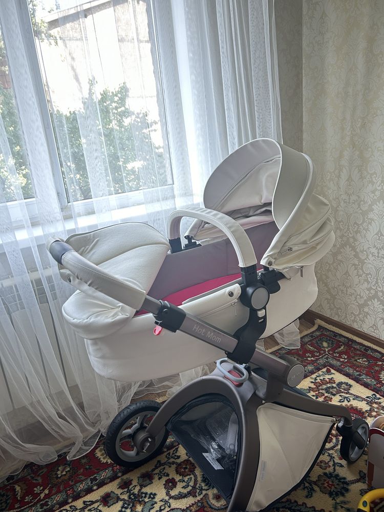 Коляска универсальная 2 в 1 Hot Mom F22, белый