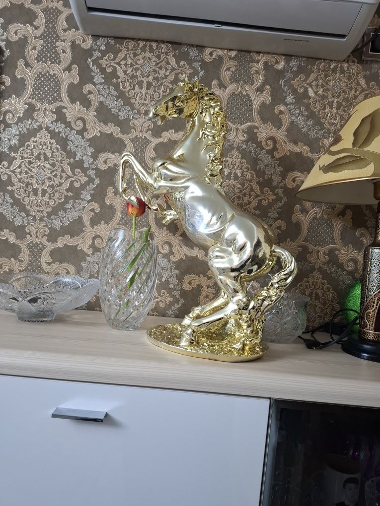 Сувенир конь золотистый