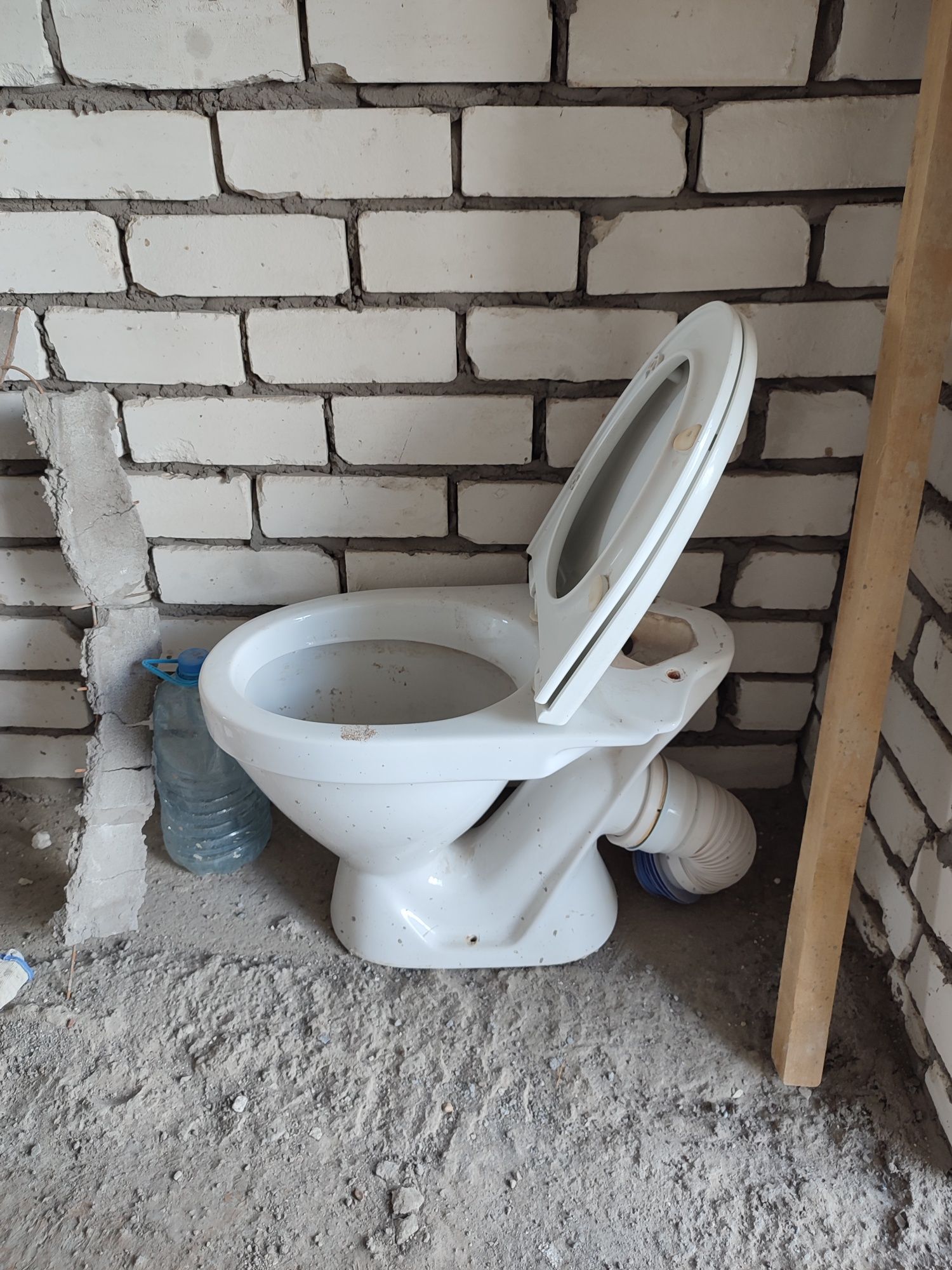 Унитаз на стройку с гофрой