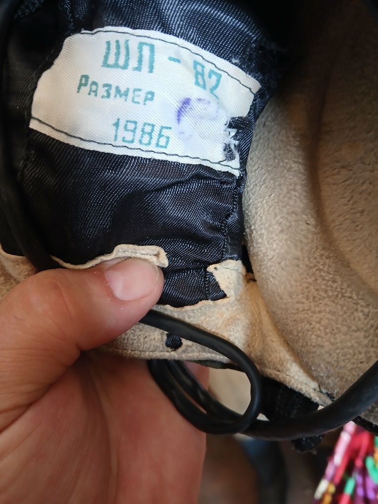 В продаже шлем военого вертолётчика.