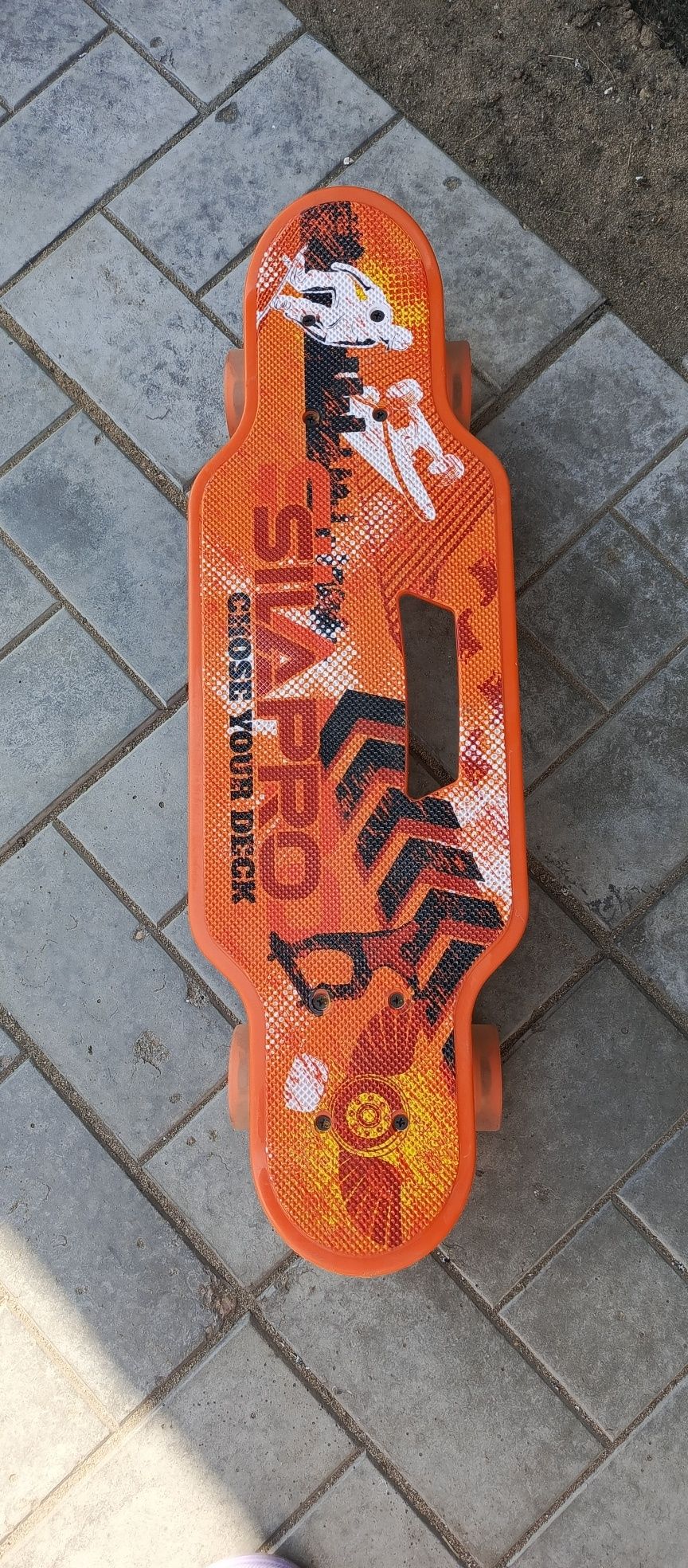 Продам скейт новый.