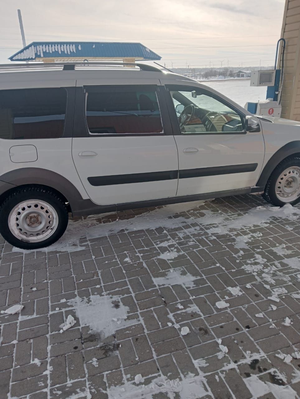 Lada largus cross