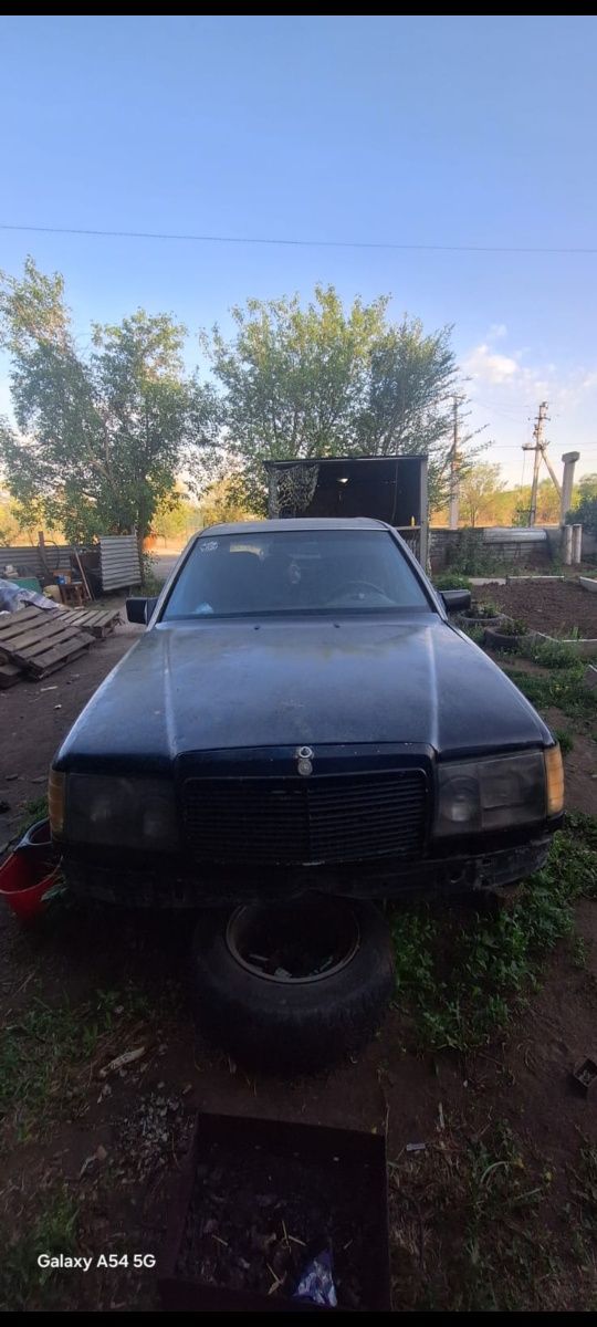 Продам запчасти на мерсы много что есть.