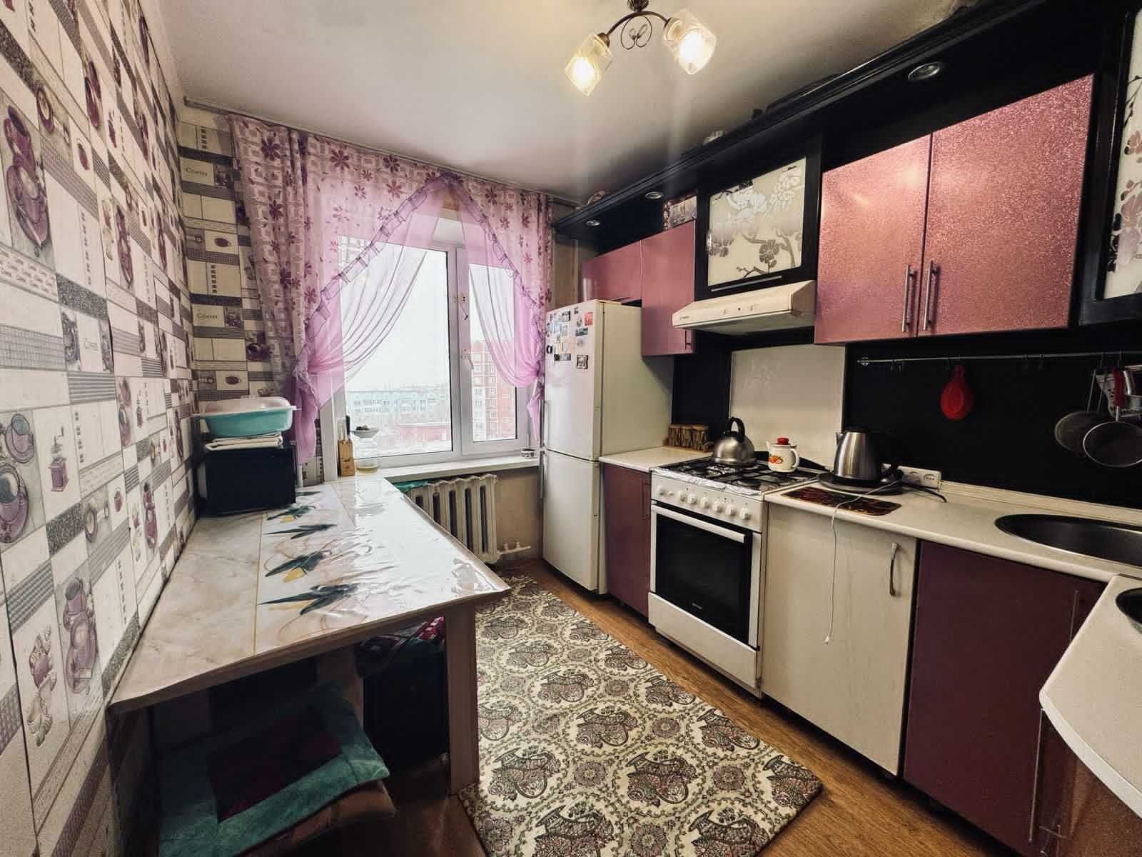 Продам 3х комн квартиру на 8 мкр 6 этаж