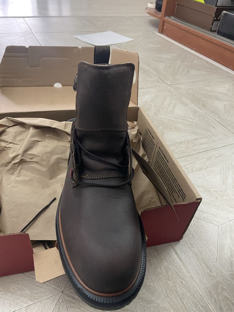 Продаю ботинки мужские Redwing