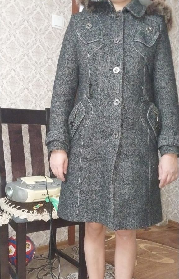 Продам пальто зимнее драповое