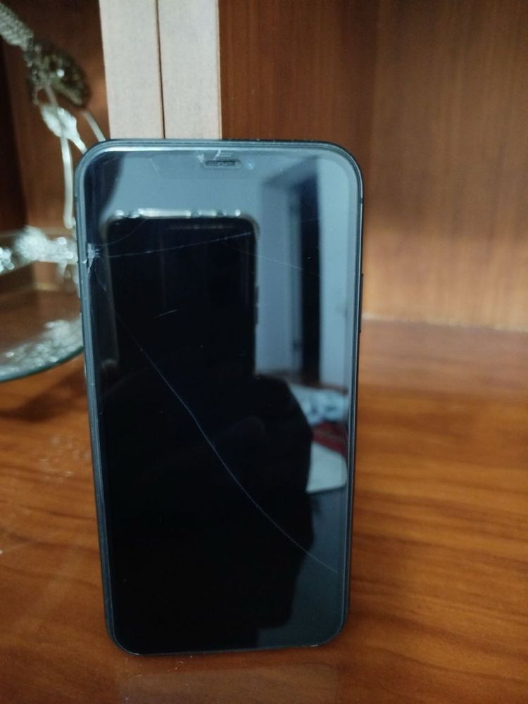 Продаю iPhone 11