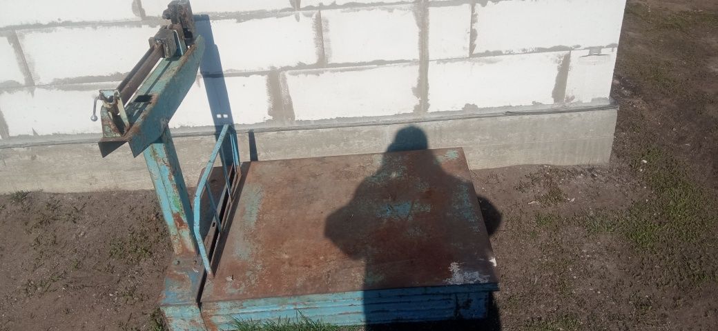 Весы напольные в хорошем состоянии.