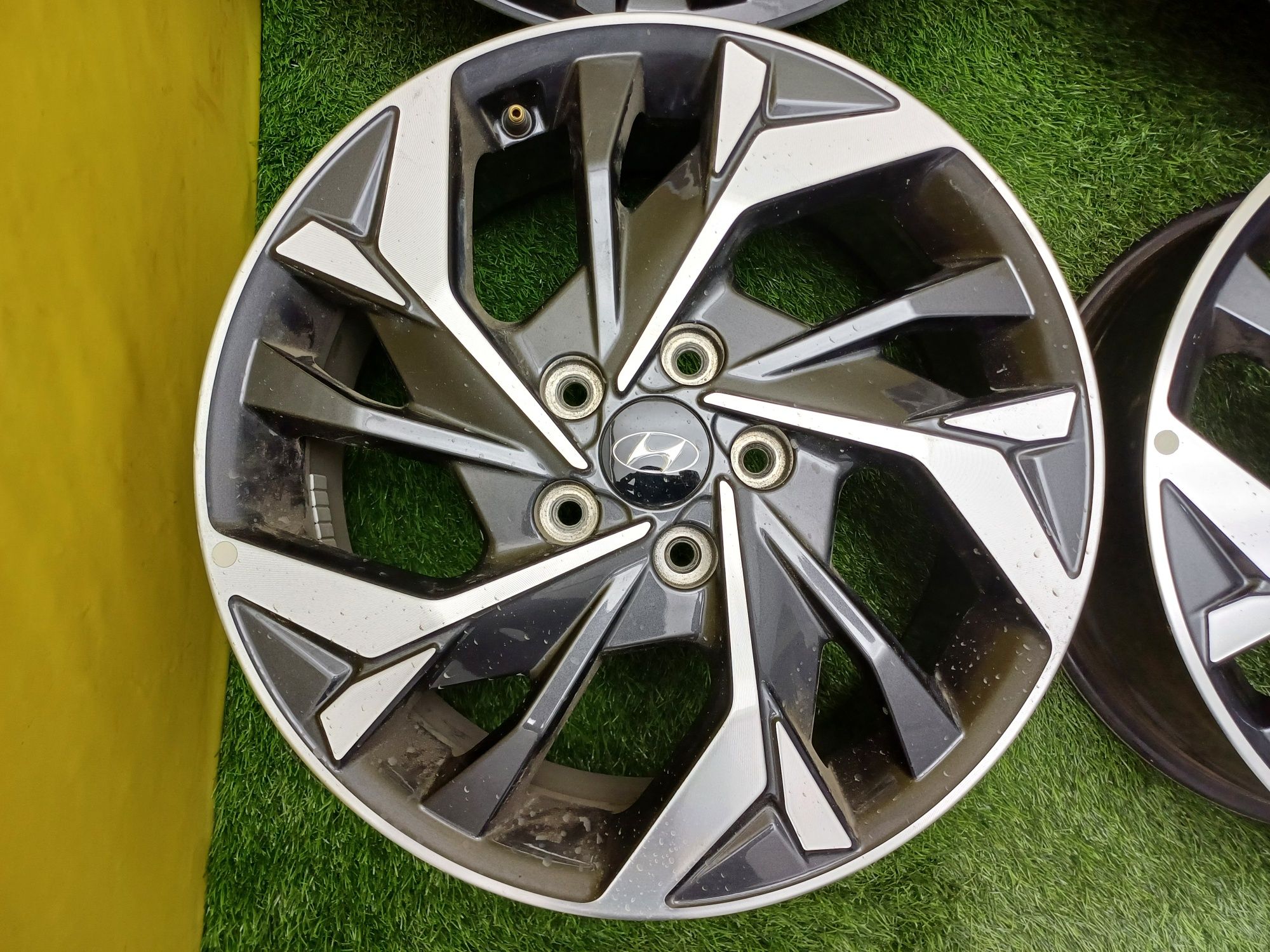 Диски R17 5x114,3 на Hyundai и другие.