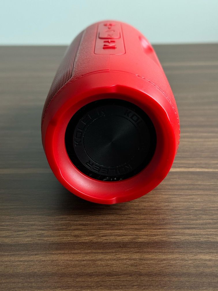Мощная беспроводная Bluetooth колонка в идеальном состоянии.