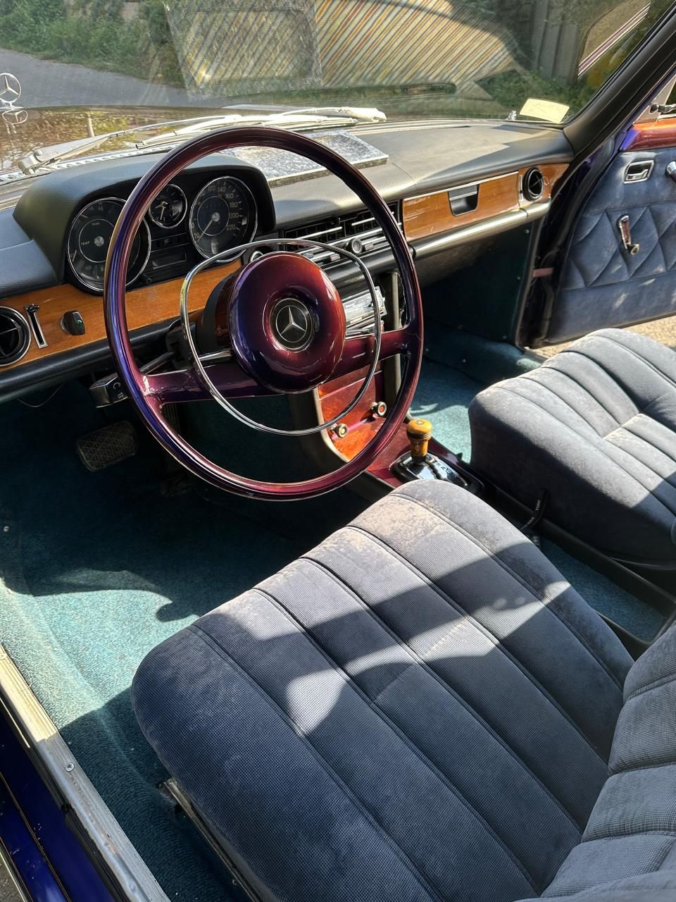 Mercedes Benz    .