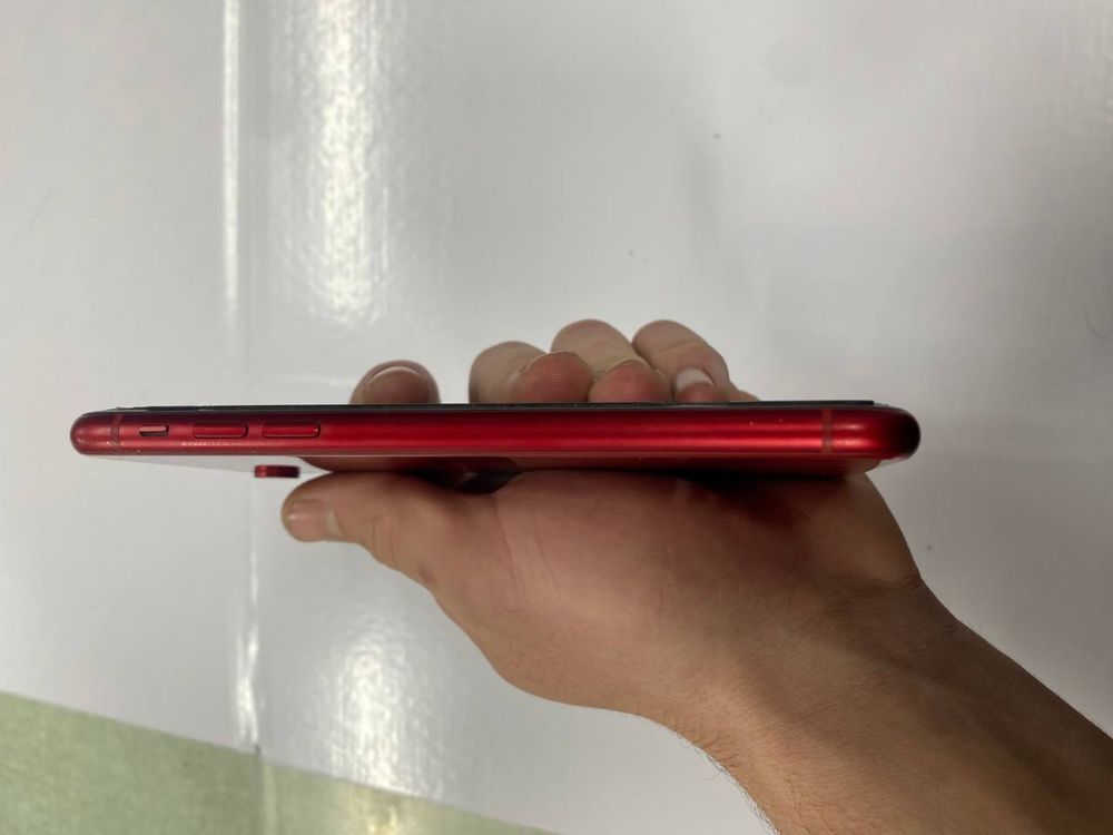Iphone Xr  в хорошем состояние