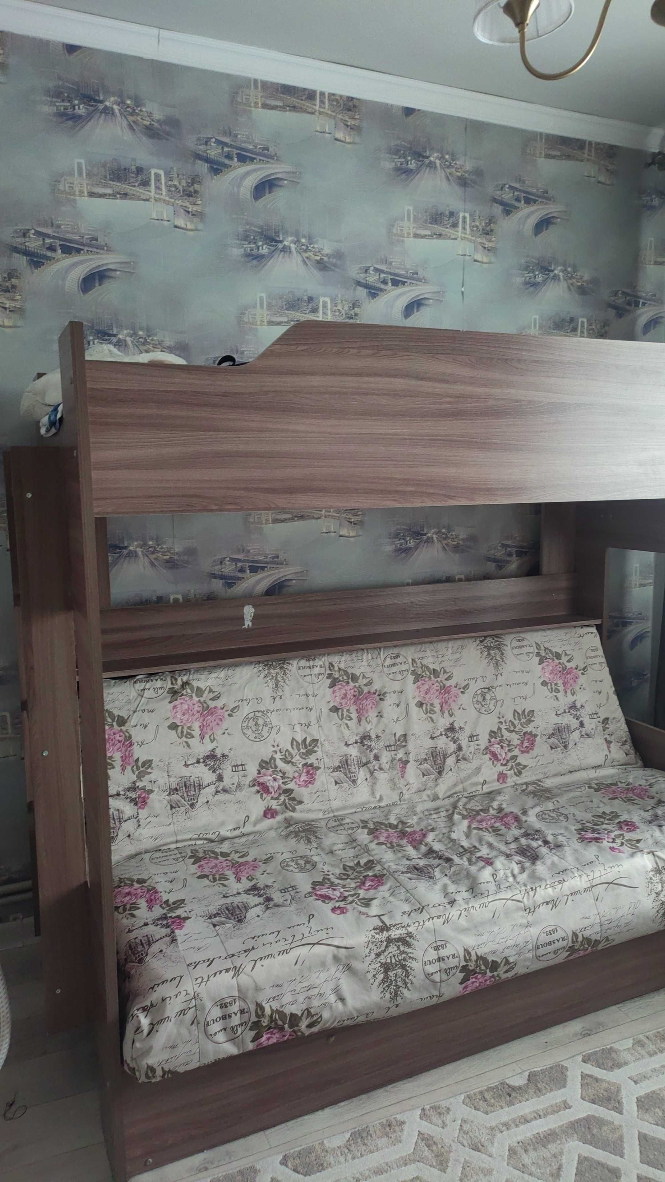 Кровать двухъярусная