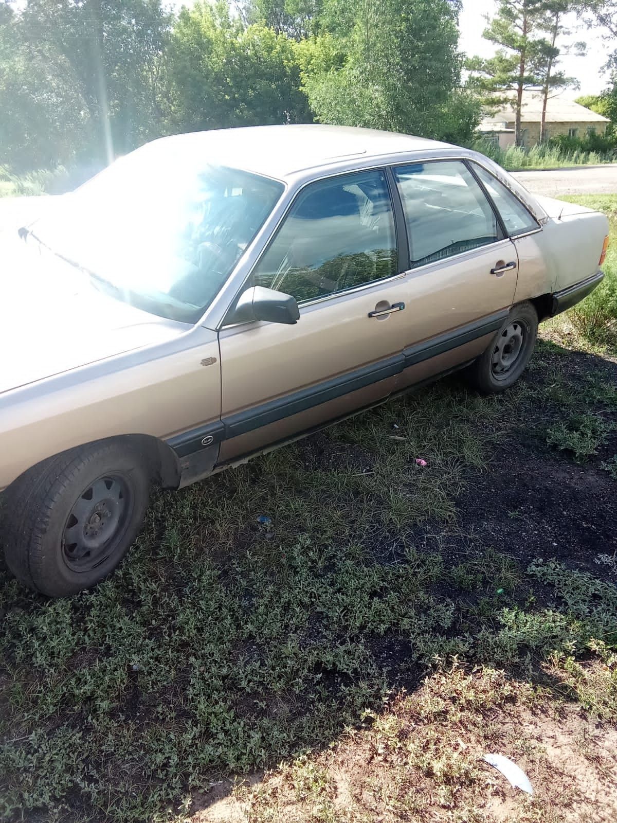 Аытомобиль AUDI 100 в хорошем состоянии