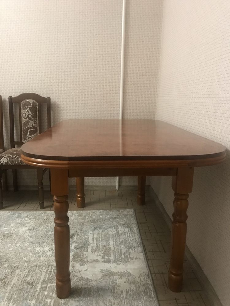 Стол большой для гостинной