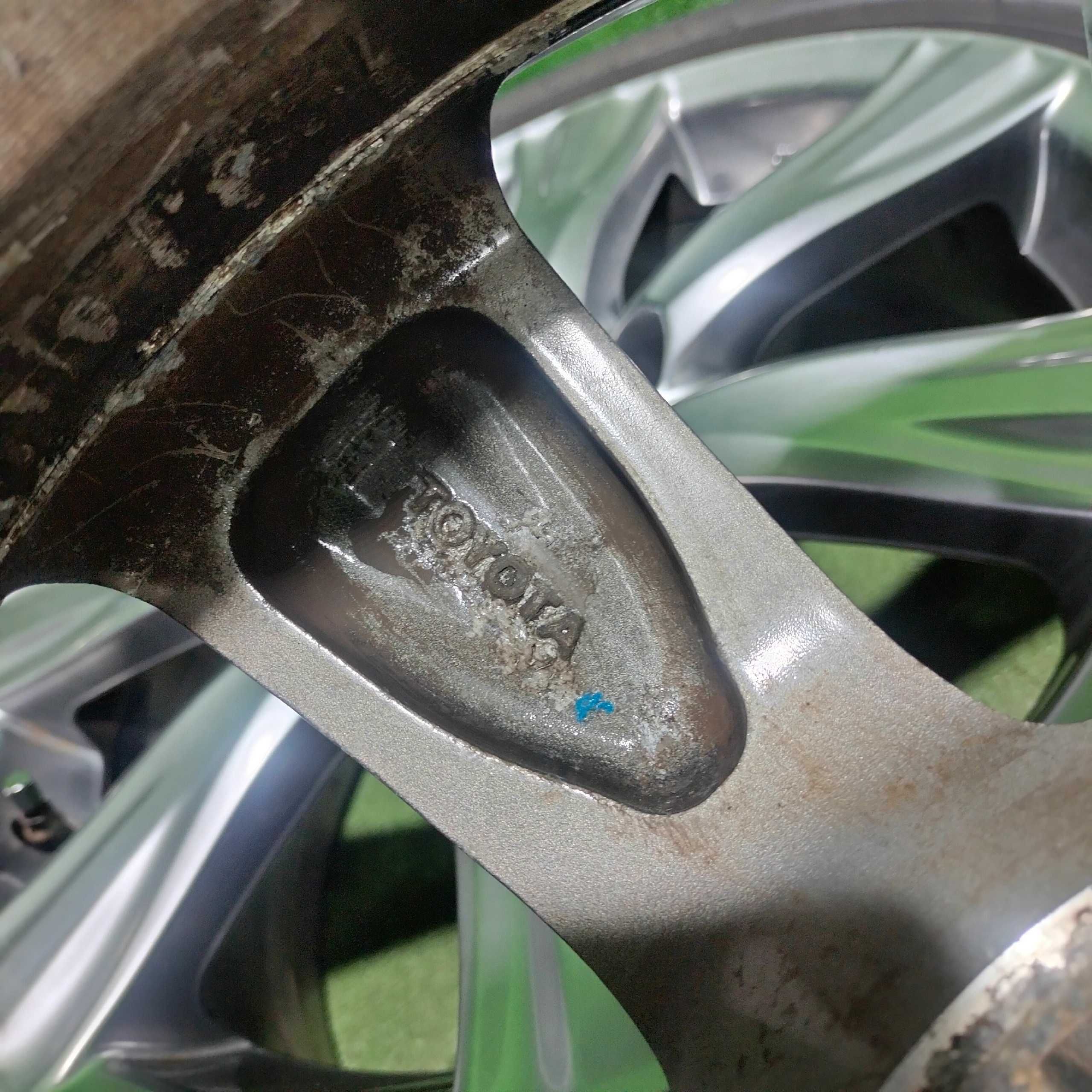 Продам Оригинальный диск Lexus GS рестайлинг с шинами зимний 225/50R17