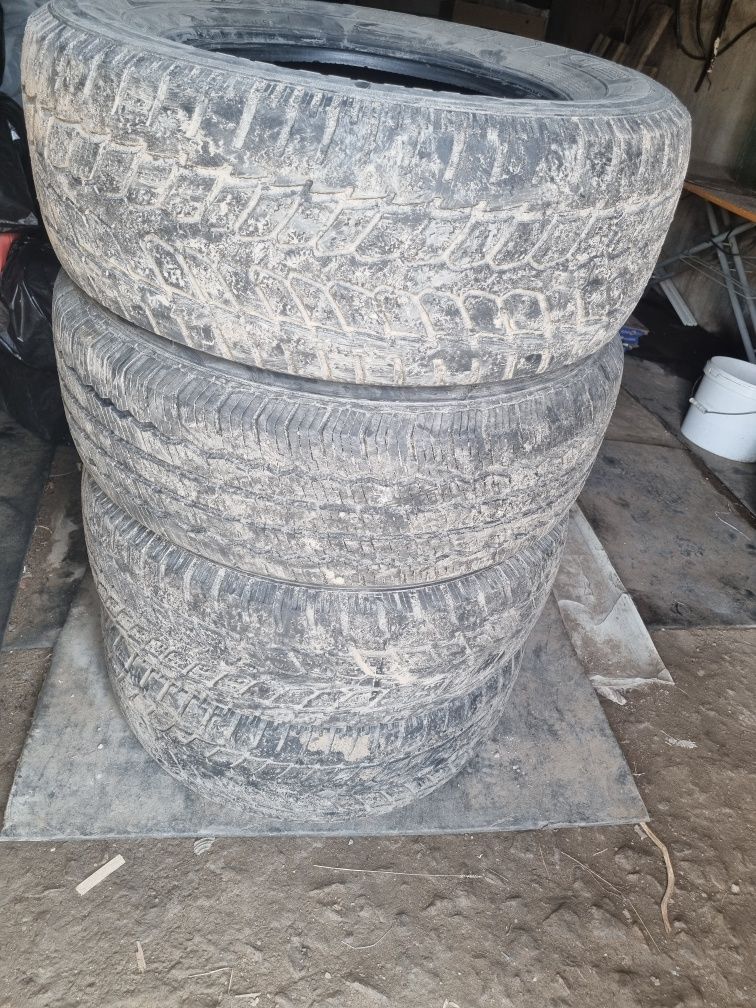 Продам автошины на внедорожник