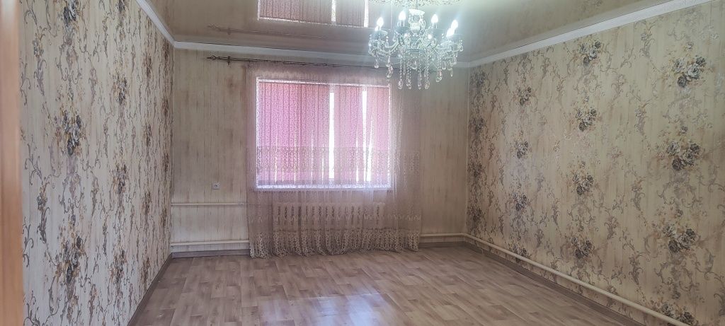 Дом с аптекой и магазином