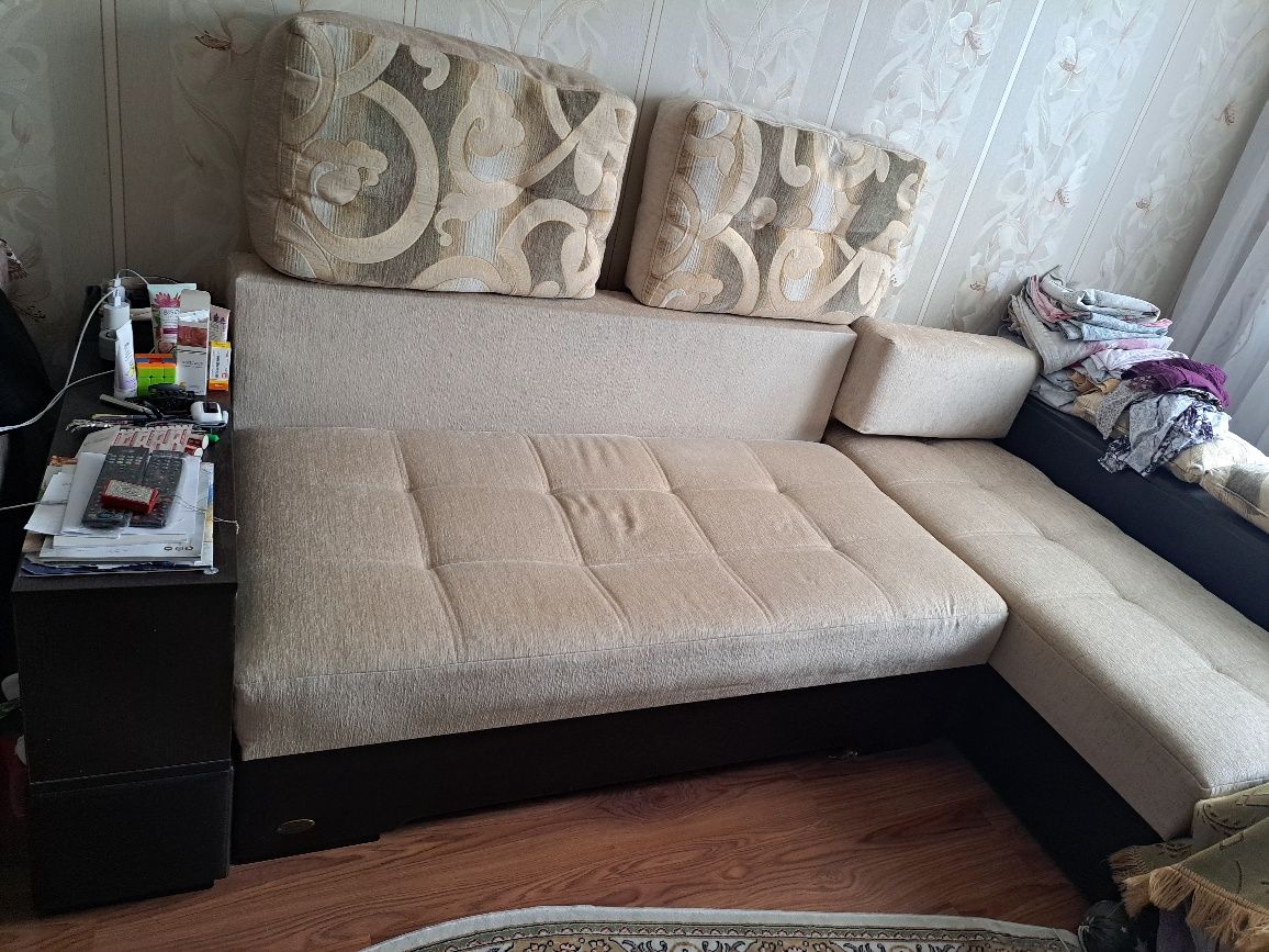 Продаю угловой диван