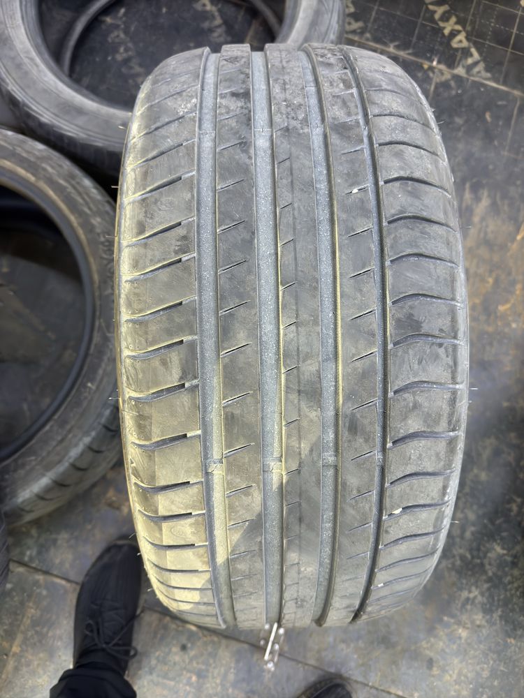 Продам шины 245/40/18