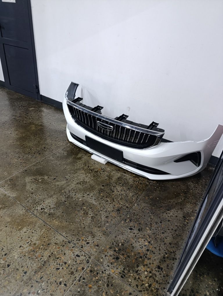 Передний бампер на Geely Emgrand