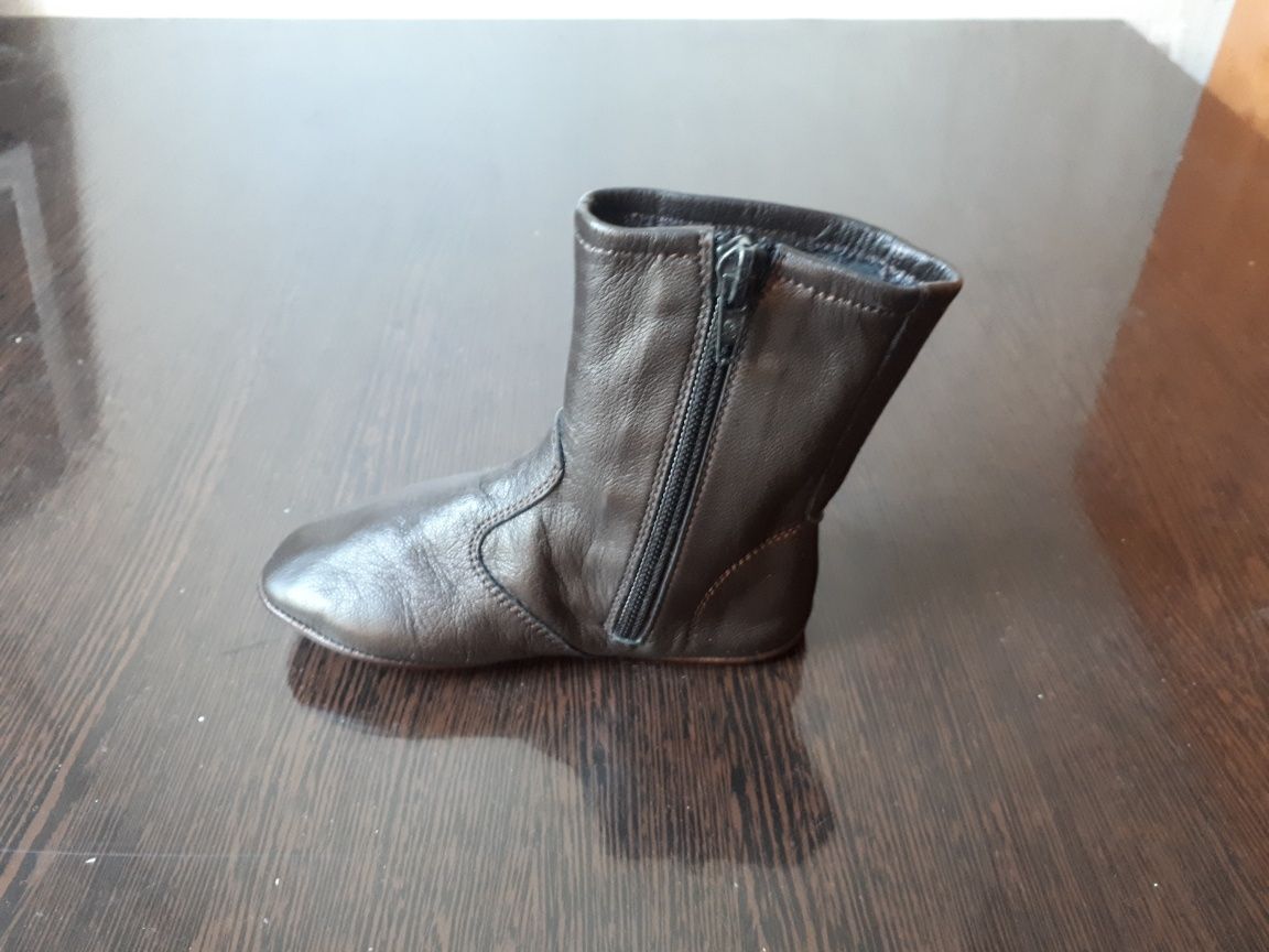 Продам детскую обувь
