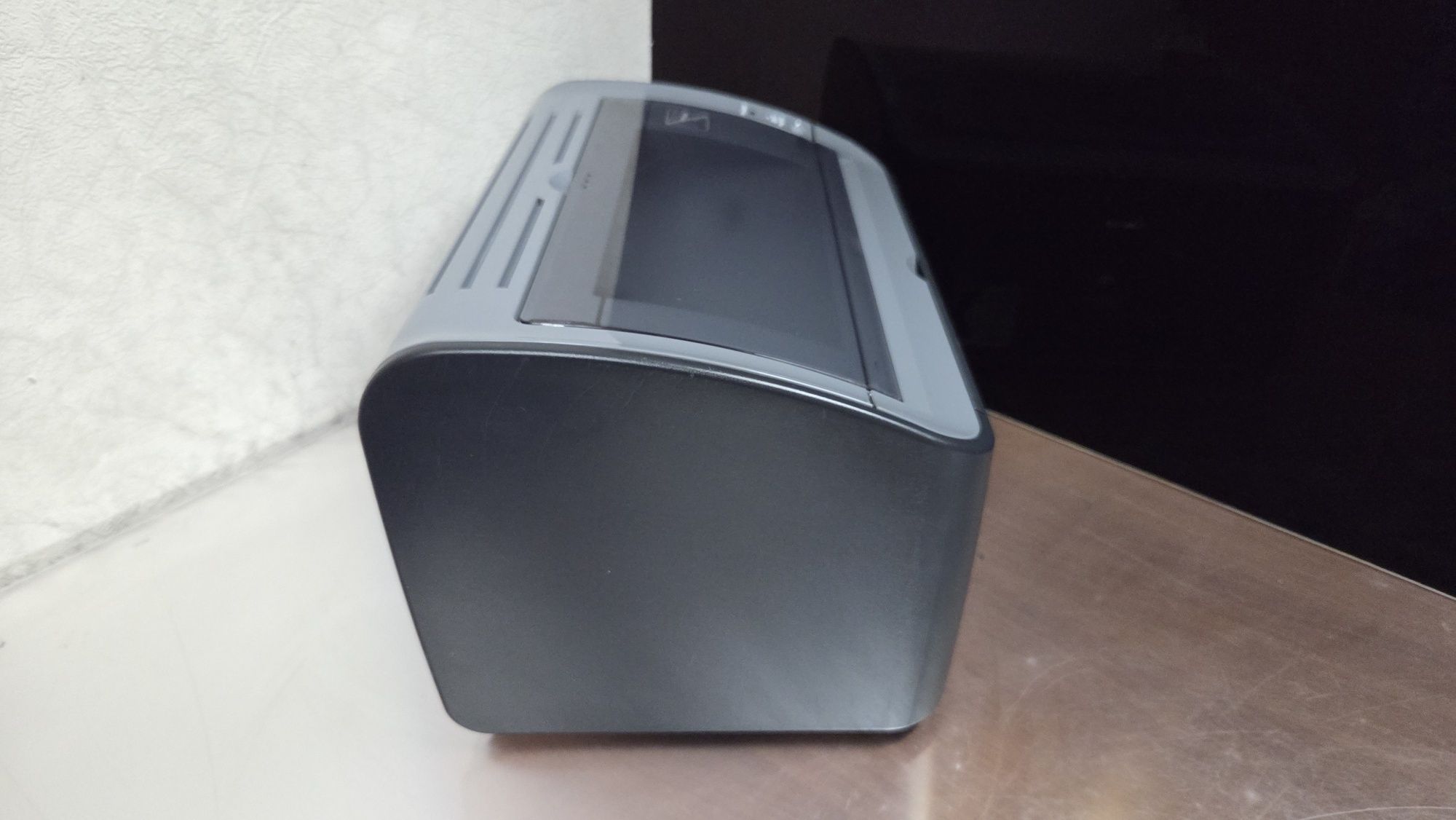 Продаю черно-белый лазерный принтер Canon LBP2900