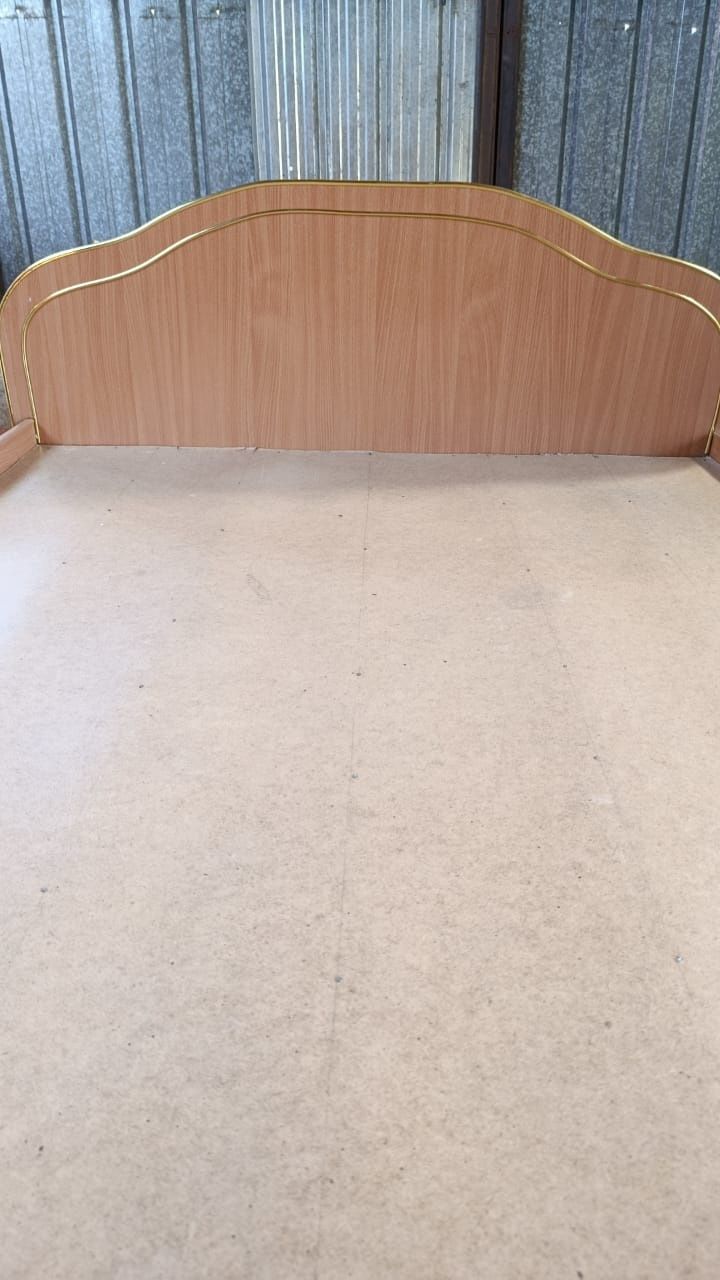 Продаётся кровать полуторка